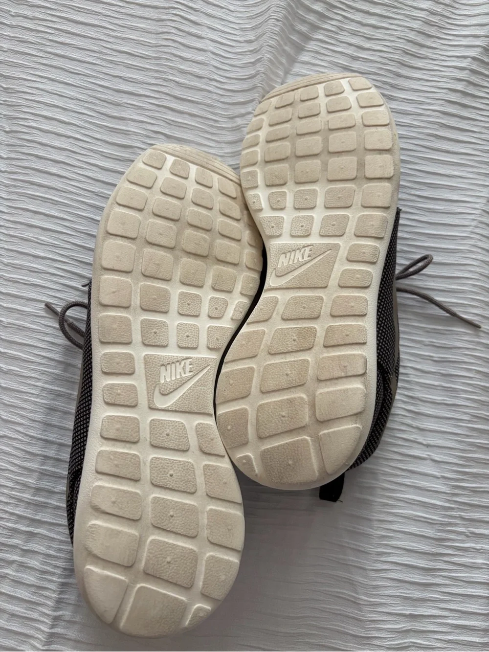 Nike Men’s Sneakers in Charcoal and White